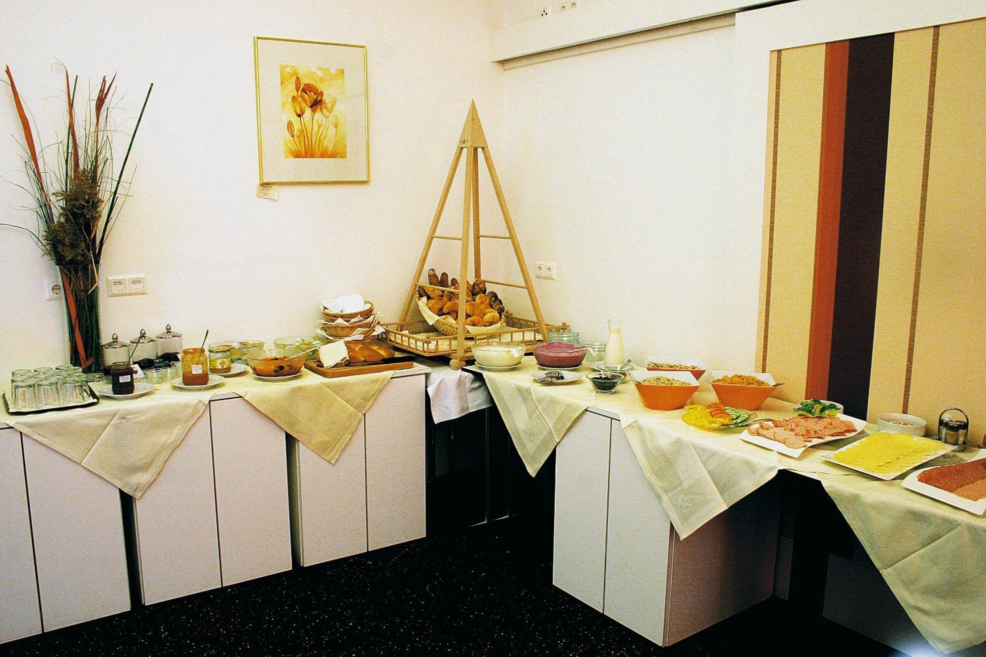 Hotel Zur Schonenburg Schönberg am Kamp Dış mekan fotoğraf